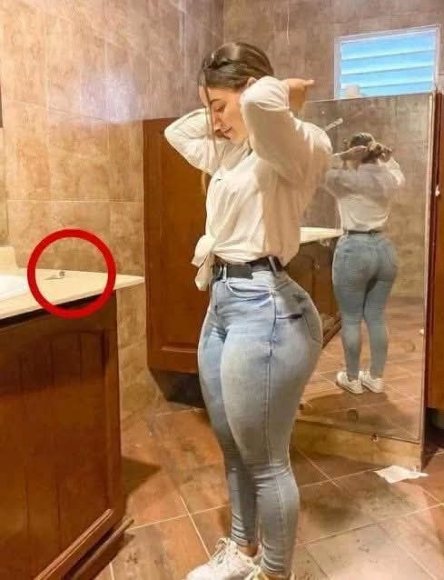 El pequeño detalle en esta foto del baño que casi nadie nota a primera vista
